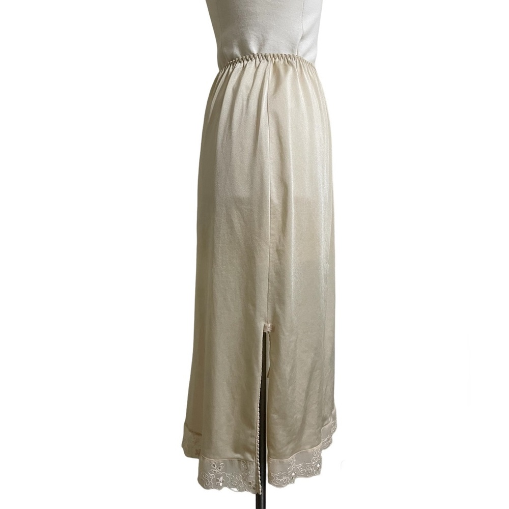 Vintage Women’s Cream Lace Trimmed Midi Half Slip Lingerie Foundation - Picture 4 of 11